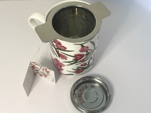 TEA MUG GIFT PACK includes 1 X Maxwell & Williams mug 1 X Stainless steel infuser with lid 3 X loose leaf tea samples