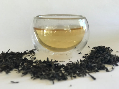 Darjeeling (1st Flush) is known as the 'champagne of teas' because its unique flavour cannot be replicated anywhere in the world. A Chinese tea plant grown in the foothills of the mystical Himalayan ranges (India) with flavours of French grapes. A fragrant & mellow spring tea with sweet vegetal notes & unripe fruity undertones.